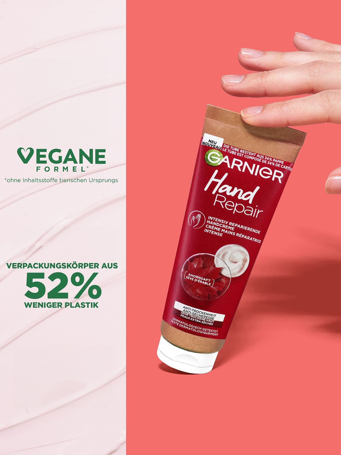 Produkt stehend wird von einer weiblichen Hand leicht gekippt / Produktvorteile - vegane Formel & 52% weniger Plastik